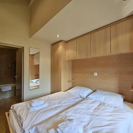 Aramis Dachwohnung 4 *